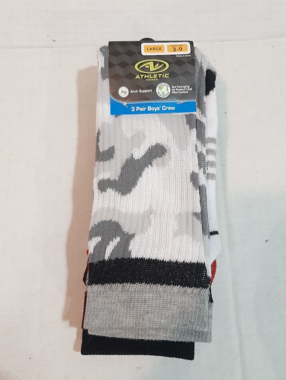 🍀New 3 Pack Athletic Works Boys' Printed Crew Socks White Red and Black